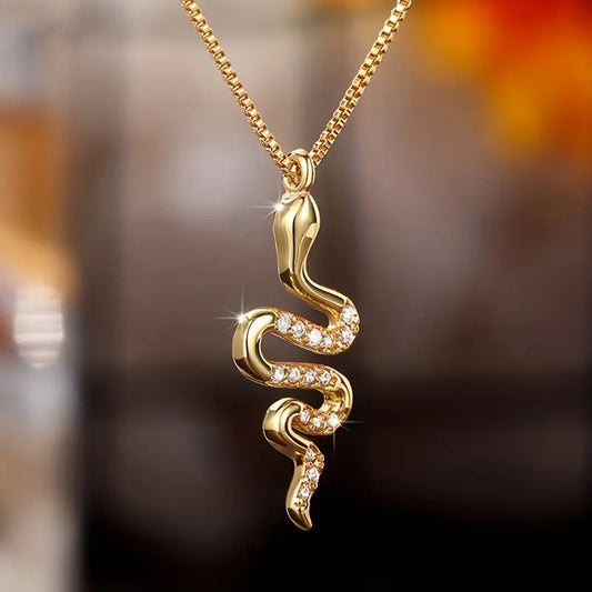 Vintage-inspired edge in this snake necklace,