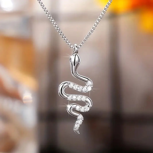 Vintage-inspired edge in this snake necklace,