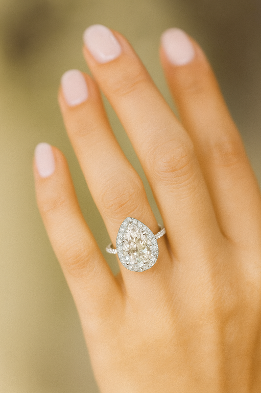 Elegant Waterdrop Rhinestone Golden Ring