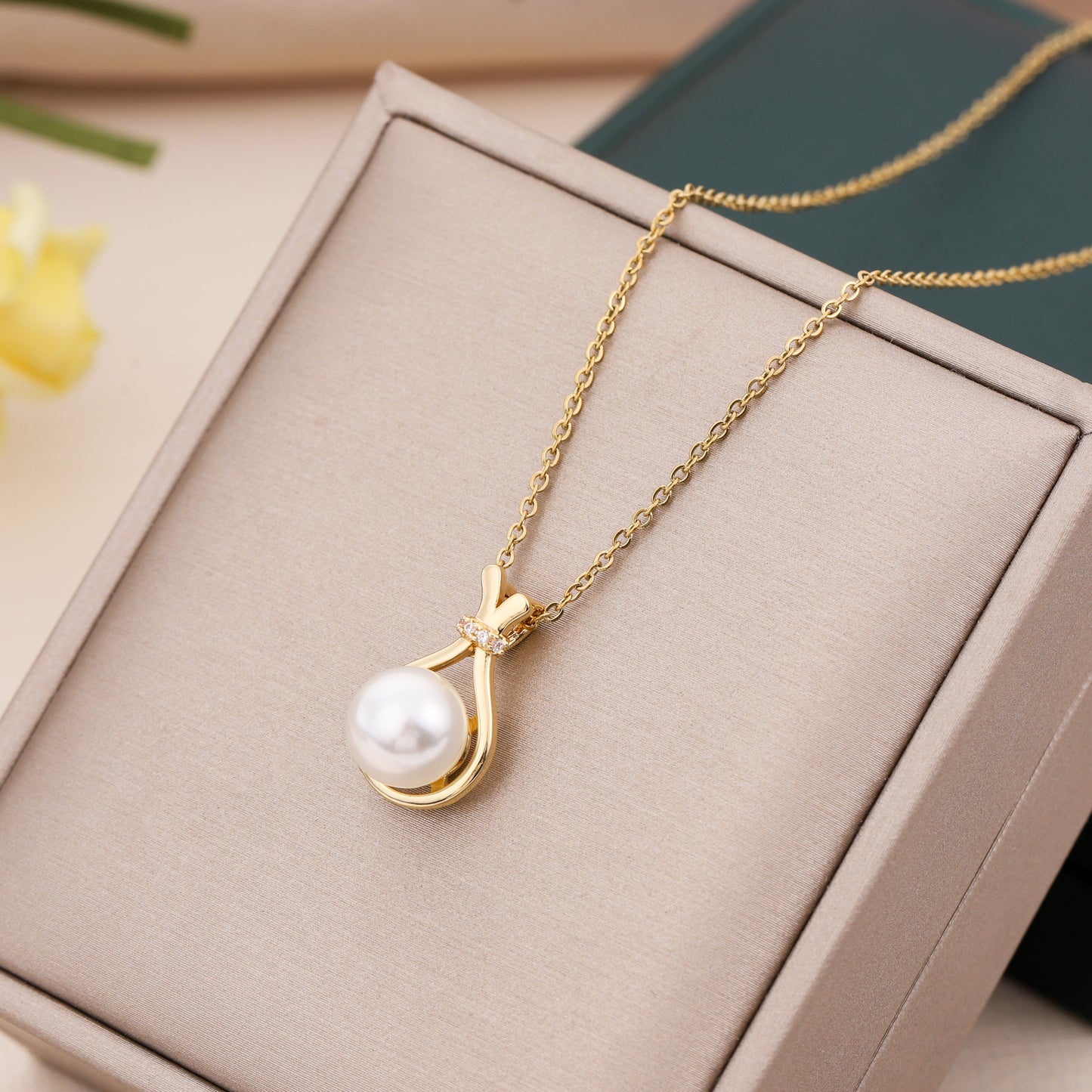 Elegant Simple Style Geometric Stainless Steel Plating Inlay Artificial Pearl 18k Gold Plated Pendant Necklace